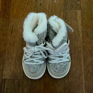 Like NEW! Zara baby fur booties! Perfect for winter!